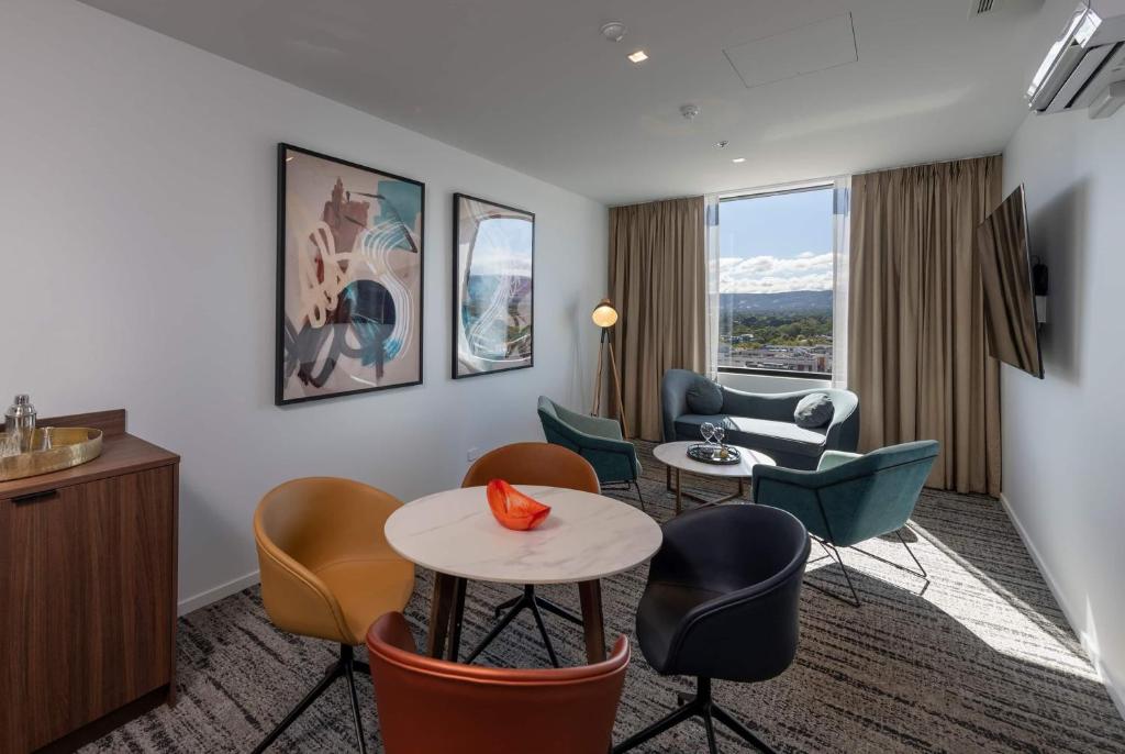 Posezení v ubytování TRYP Adelaide by Wyndham