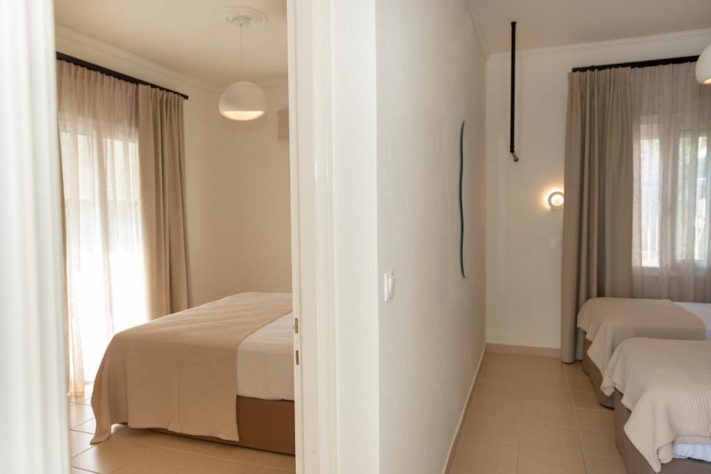 Postel nebo postele na pokoji v ubytování Ellinas Hotel