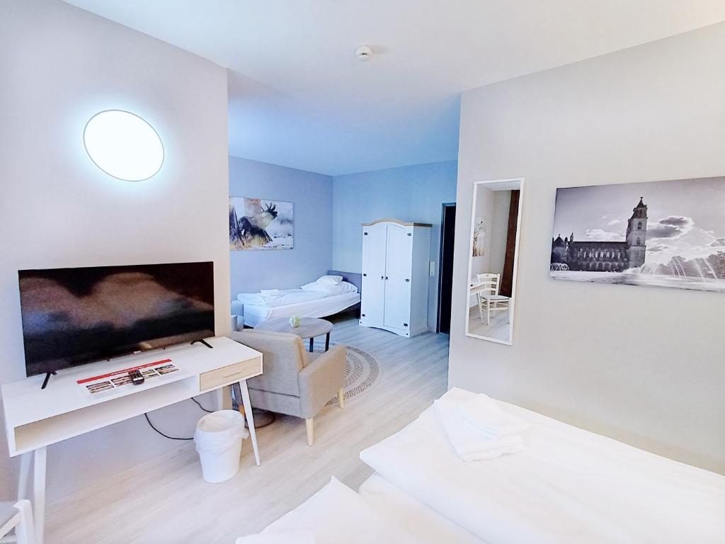 REGIOHOTEL Wittekind Burg - #AutobahnA2 #TopPreisLeistung #FreeParking #Wallbox - Driepersoonskamer