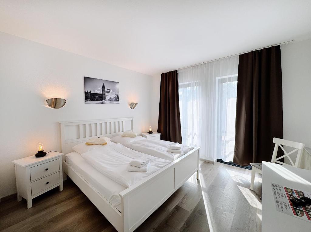 Postel nebo postele na pokoji v ubytování REGIOHOTEL Wittekind Burg