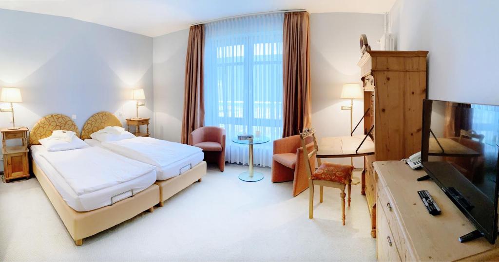 Postel nebo postele na pokoji v ubytování REGIOHOTEL Wittekind Burg