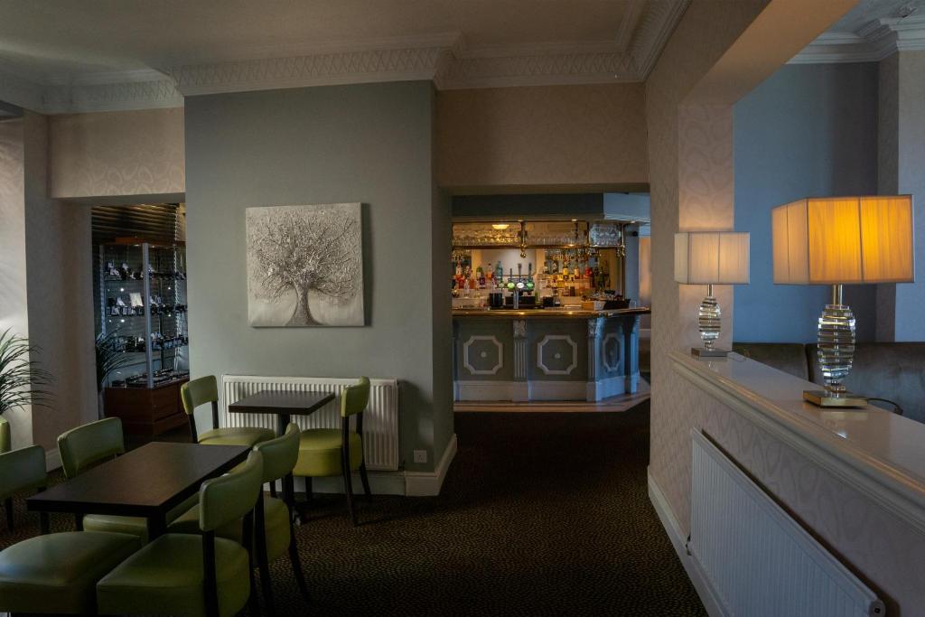 Kuchyň nebo kuchyňský kout v ubytování The Seafront Hotel by Compass Hospitality
