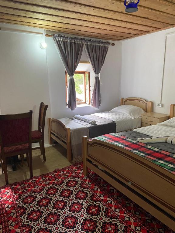 Posteľ alebo postele v izbe v ubytovaní Guesthouse Kujtimi