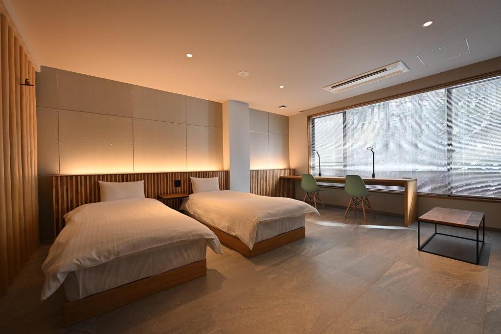 Postel nebo postele na pokoji v ubytování Shin Toji Hotel Lulud