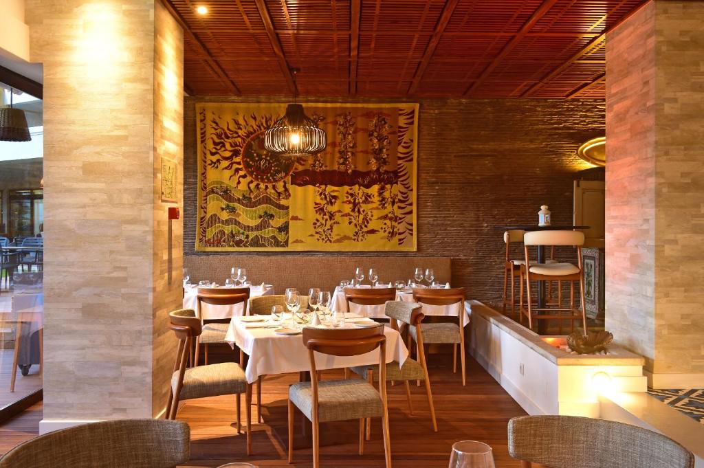 Um restaurante ou outro lugar para comer em Pestana Alvor Praia Premium Beach & Golf Resort