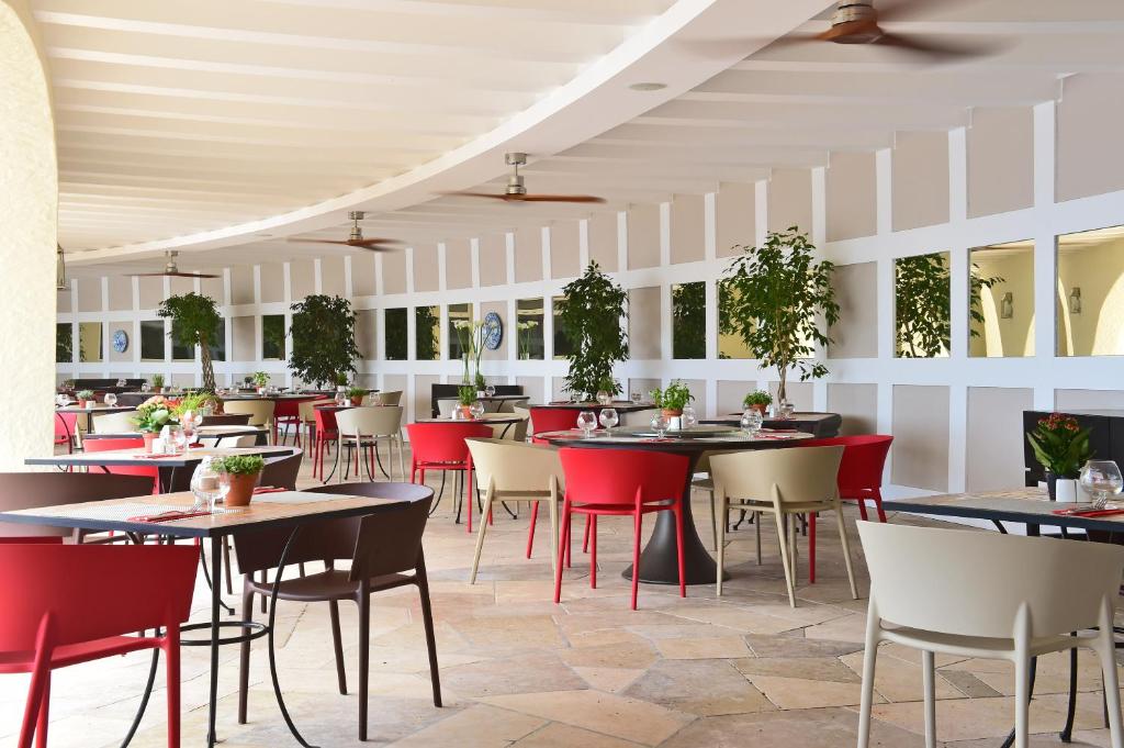 Um restaurante ou outro lugar para comer em Pestana Alvor Praia Premium Beach & Golf Resort