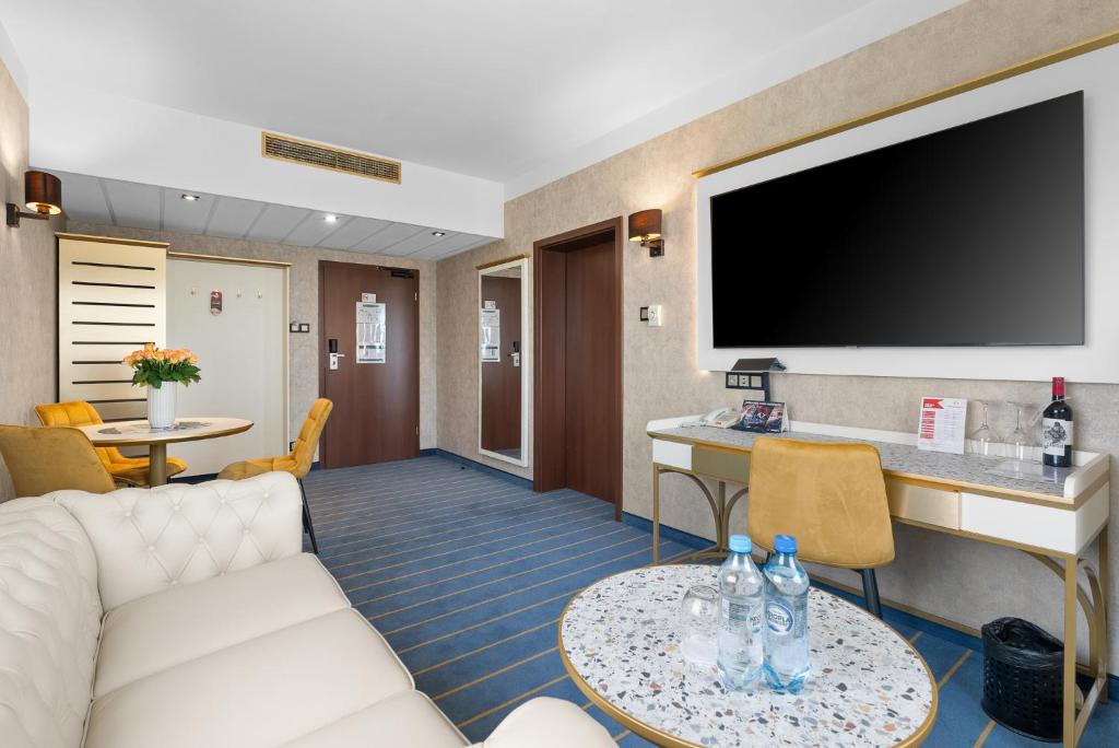 Ein Sitzbereich in der Unterkunft Park Hotel Diament Katowice