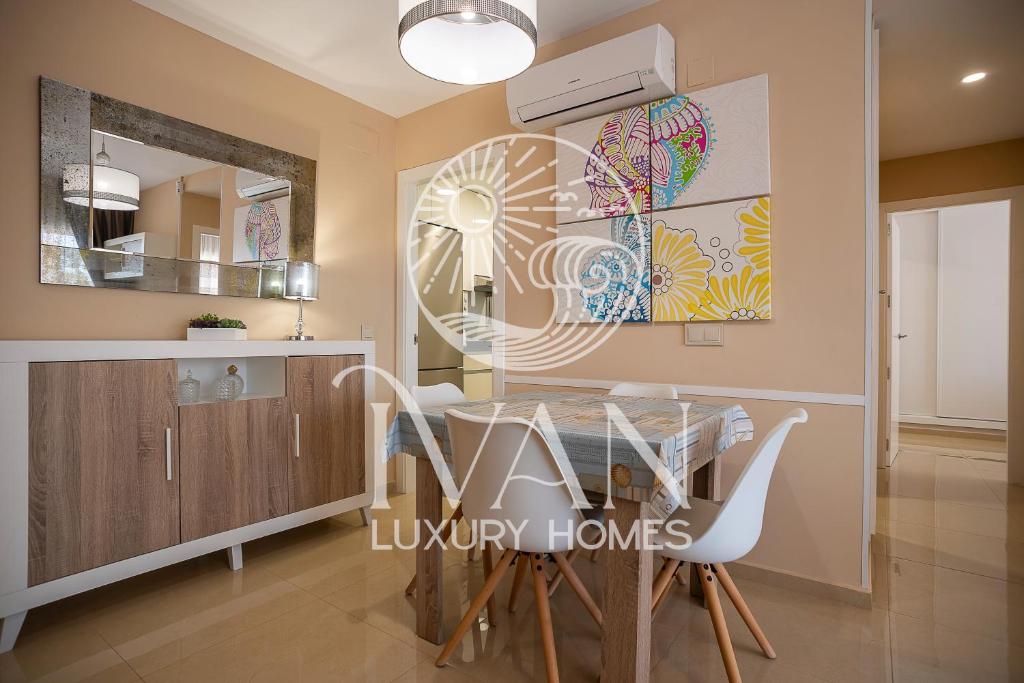 Kuchyňa alebo kuchynka v ubytovaní Casa Miriam Ivan Luxury Homes 2ªPlta Sur 1ªLinea