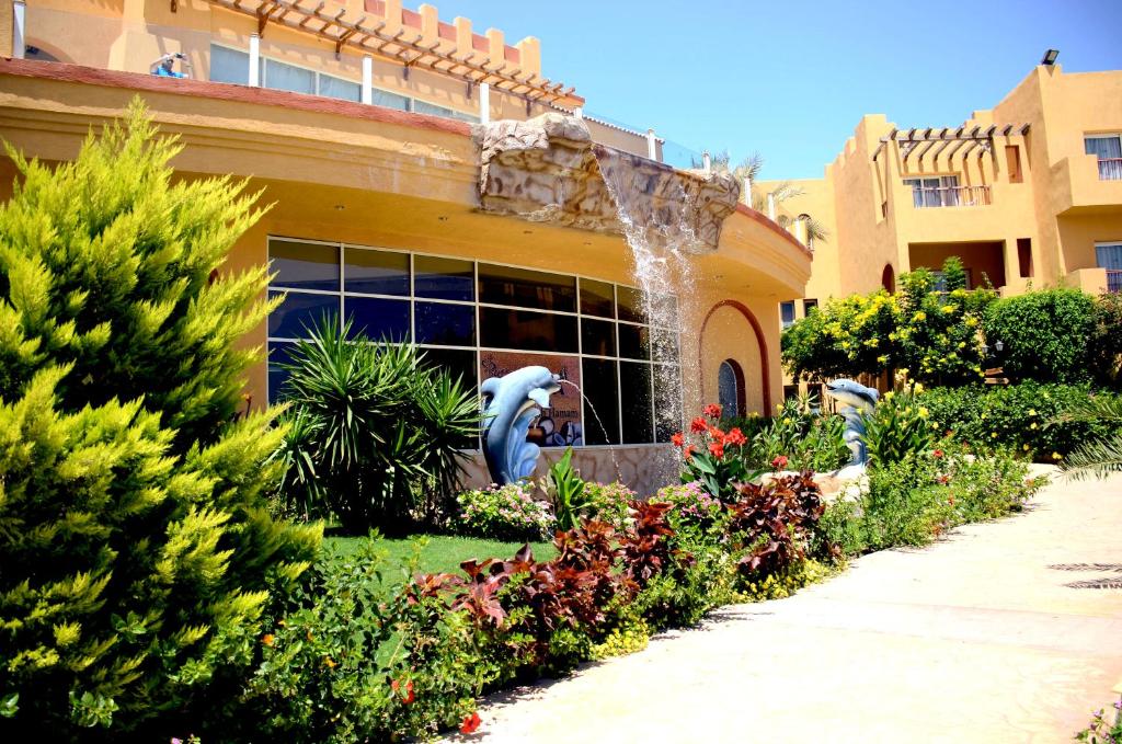 Zahrada ubytování Rehana Royal Beach Resort - Aquapark & Spa - Family & Couples Only - Premium Ultra All-Inclusive 24H