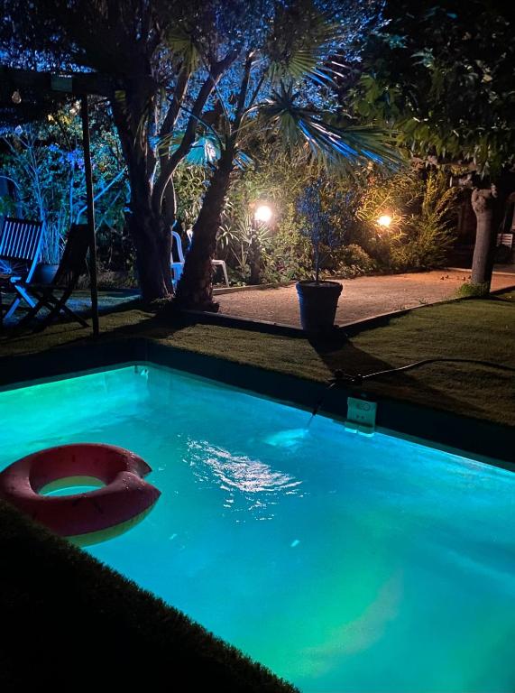 Photo de la galerie de l'établissement Ravissante maison, piscine, pétanque, proche plage, à Hyères