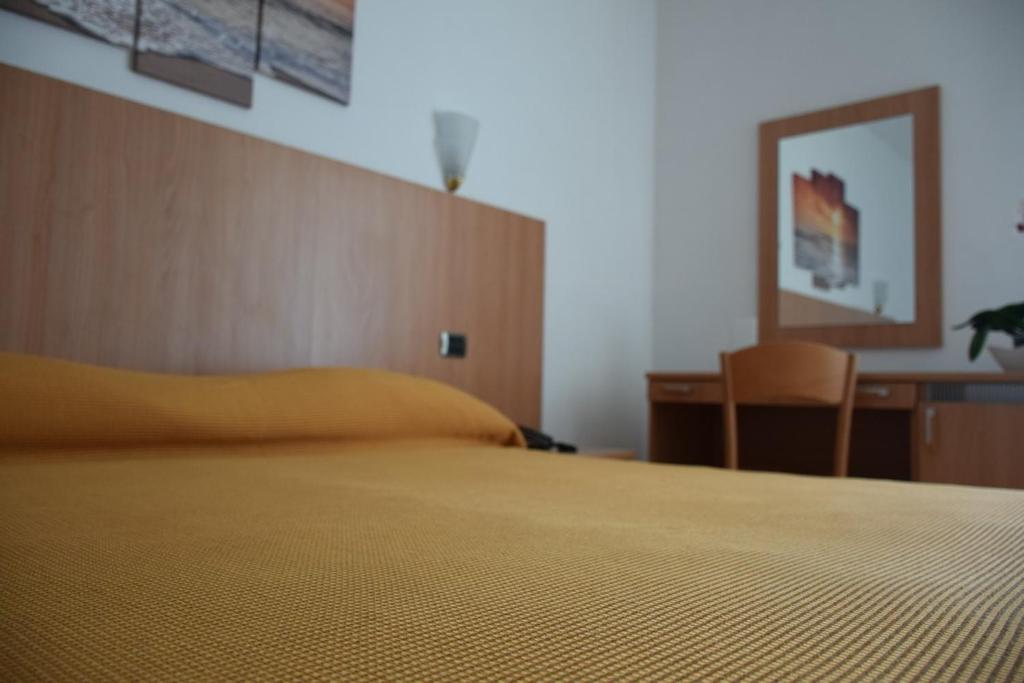 Postel nebo postele na pokoji v ubytování Hotel Maggiore