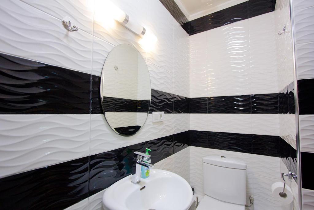 Center Hotel - Deluxe Double Room