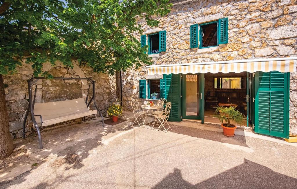 1 Bedroom Awesome Home In Drivenik