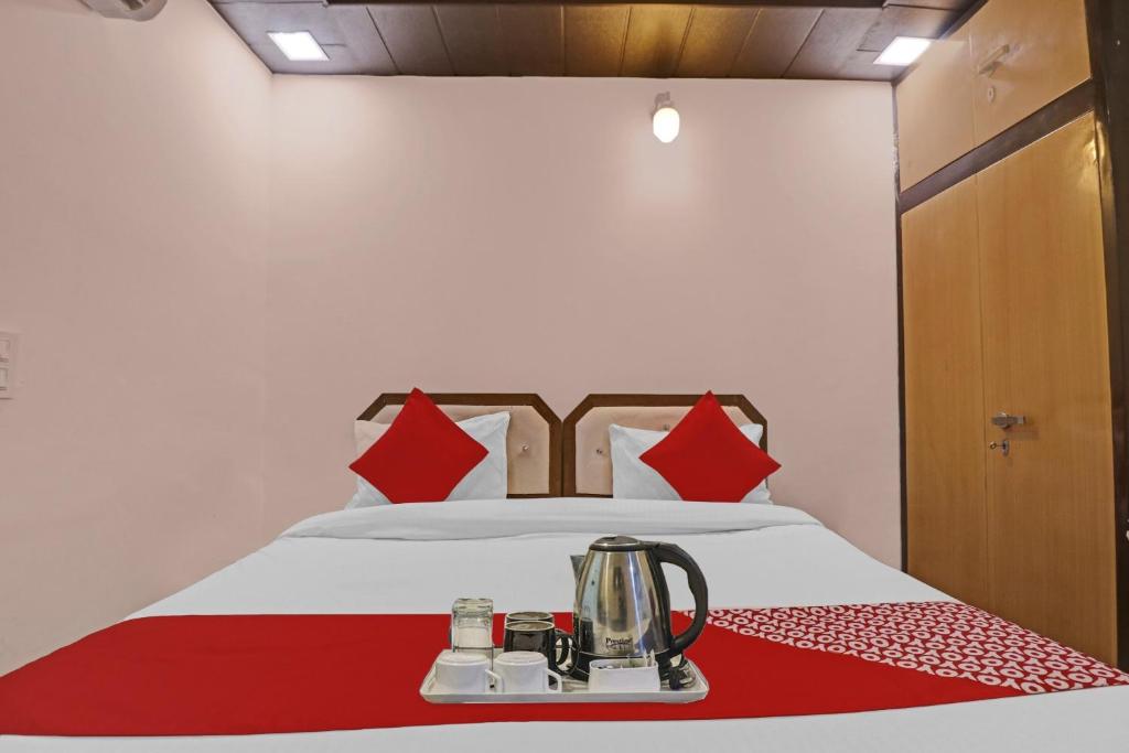 Postel nebo postele na pokoji v ubytování OYO 90274 Hotel Knight Inn