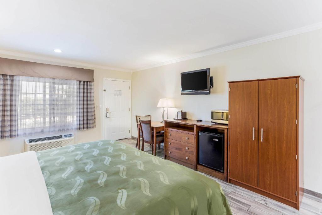 Postel nebo postele na pokoji v ubytování Quality Inn Escondido San Diego North County