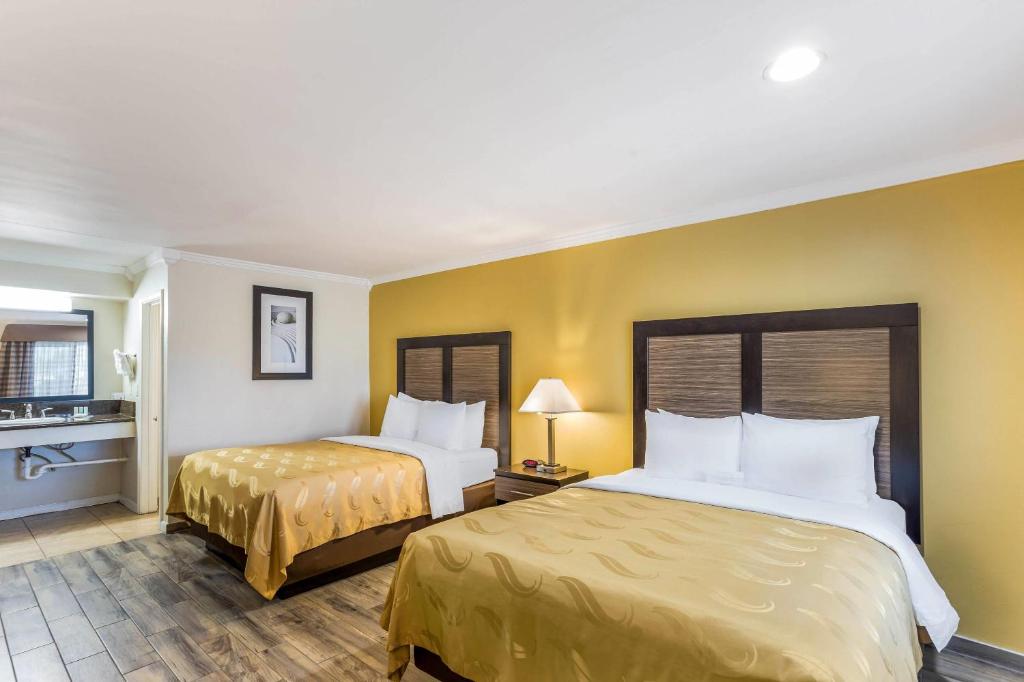 Postel nebo postele na pokoji v ubytování Quality Inn Escondido San Diego North County