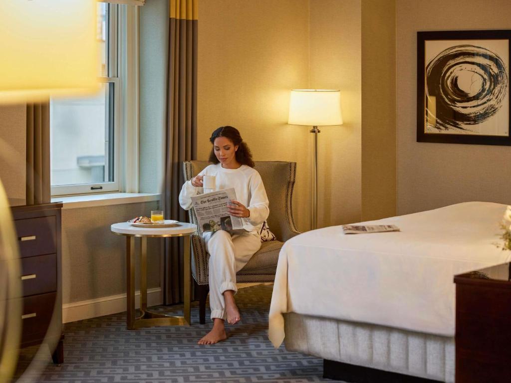 Postel nebo postele na pokoji v ubytování Fairmont Olympic Hotel