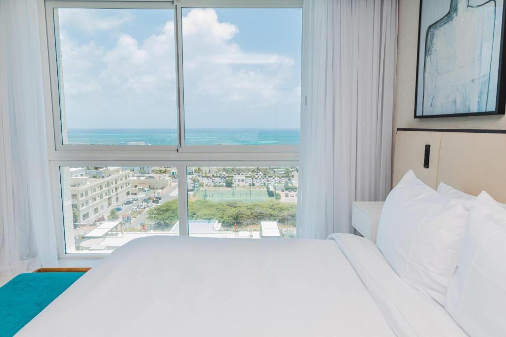 Cama ou camas em um quarto em Radisson Blu Aruba