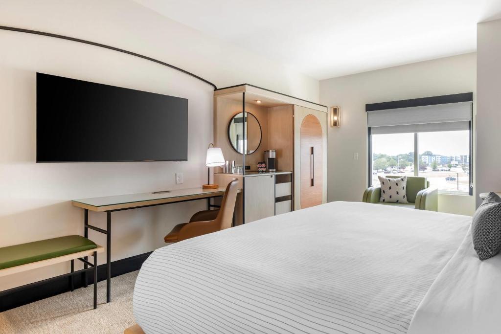 Postel nebo postele na pokoji v ubytování Cambria Hotel Rehoboth Beach