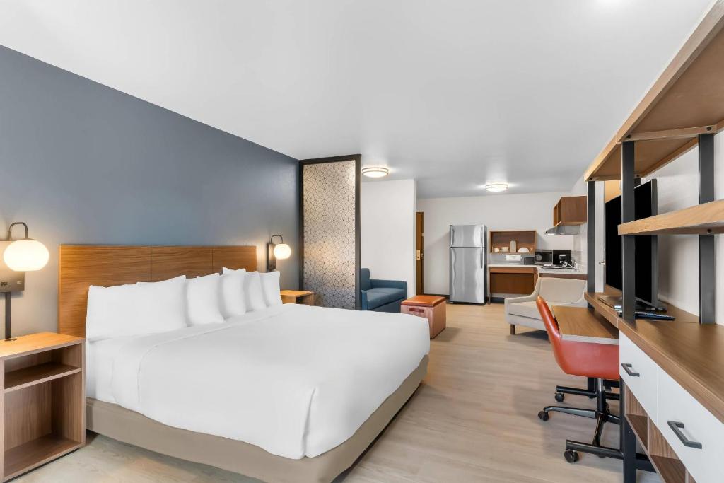 Postel nebo postele na pokoji v ubytování Everhome Suites Cheyenne
