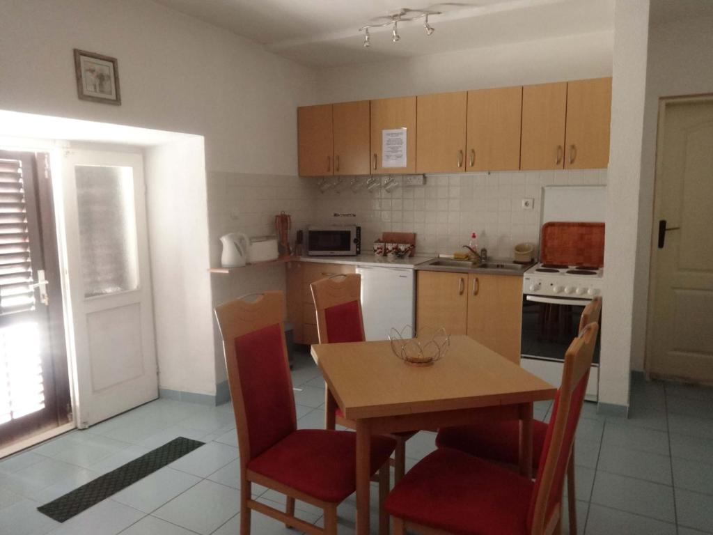 Seaside apartments and rooms - 11