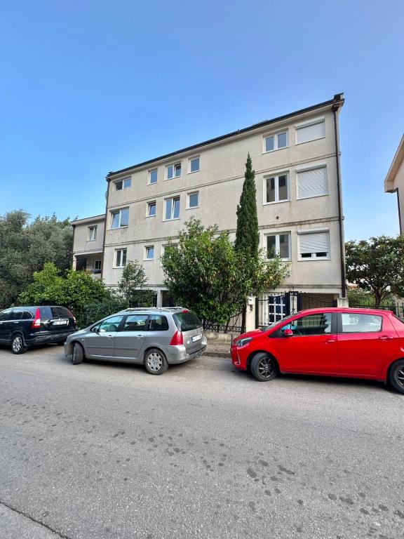 a group of cars parked in front of a building at The Four Fish in Petrovac na Moru