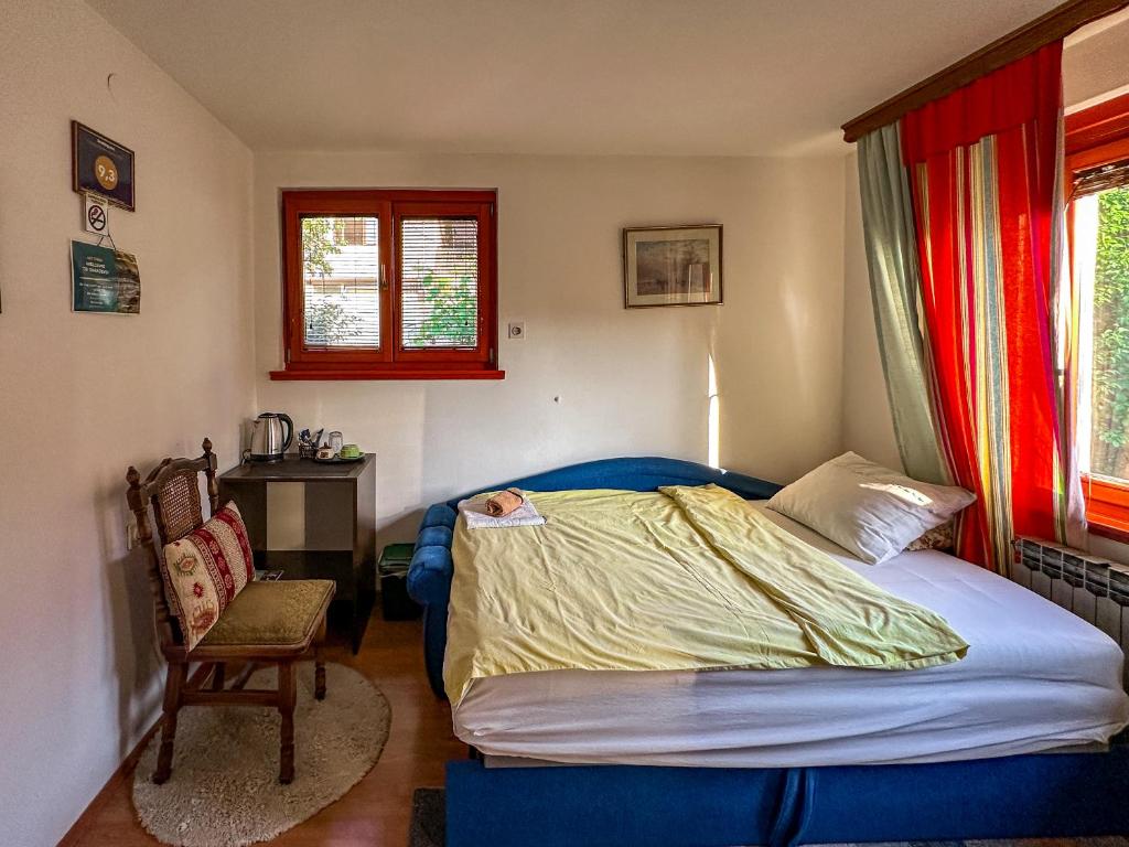 Voodi või voodid majutusasutuse Cozy room with a bathroom toas