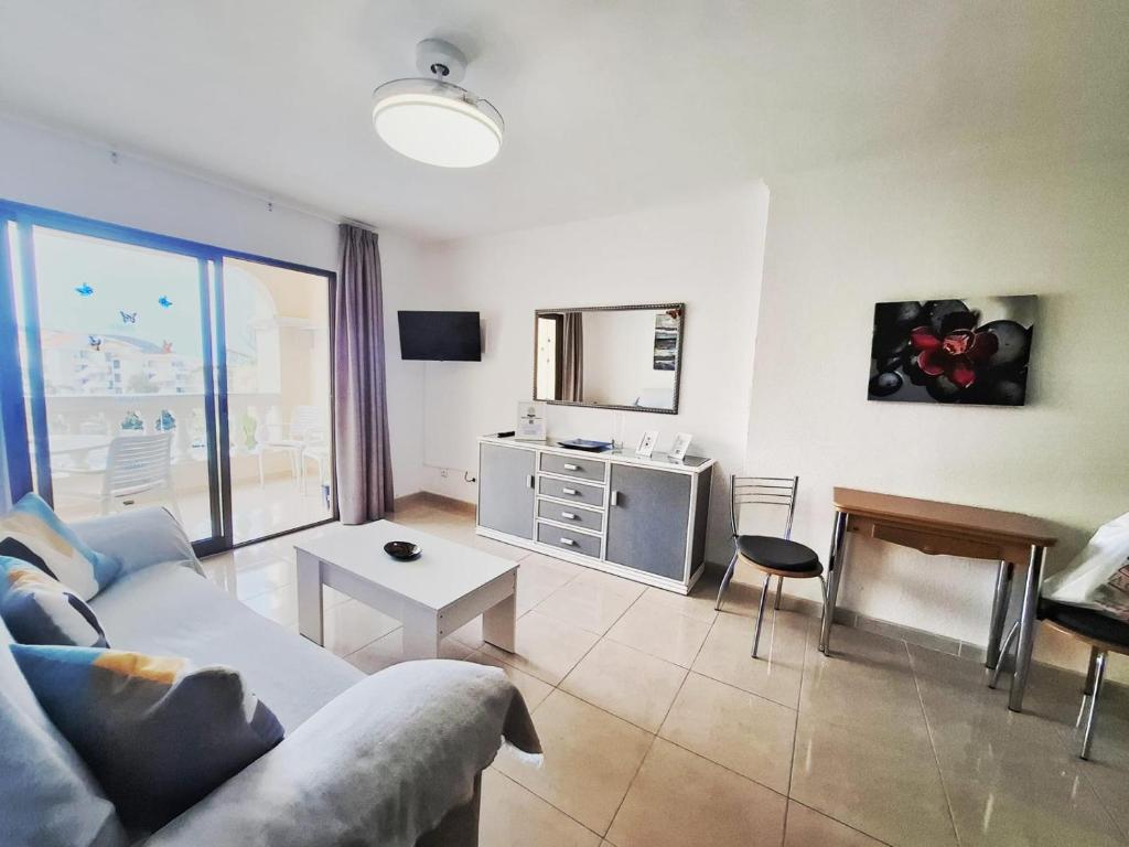 Telewizja i/lub zestaw kina domowego w obiekcie Castle Margherita's Apartments