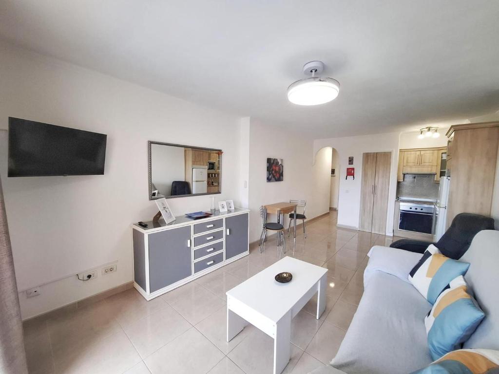 Telewizja i/lub zestaw kina domowego w obiekcie Castle Margherita's Apartments