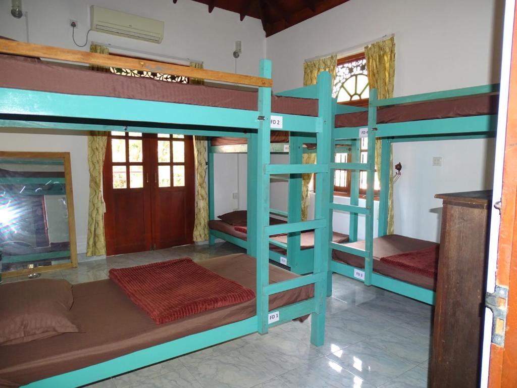 Postel nebo postele na pokoji v ubytování Ceylon Glory Hostel