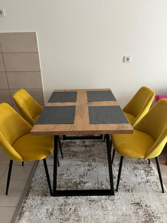 Fotografie z fotogalerie ubytování Kalamata apartman, K Kompleks Jagodina v destinaci Trnava