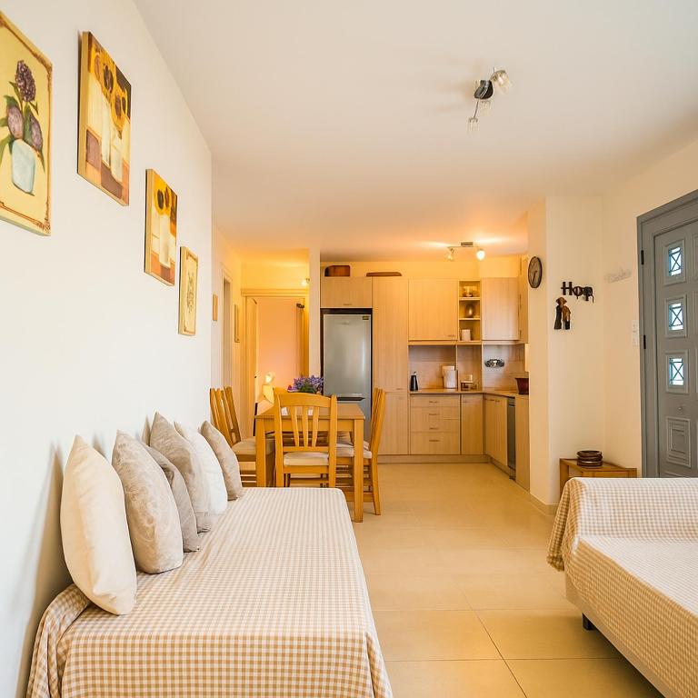 Kuchyňa alebo kuchynka v ubytovaní Onar Zin Seabliss - Majestic Getaways