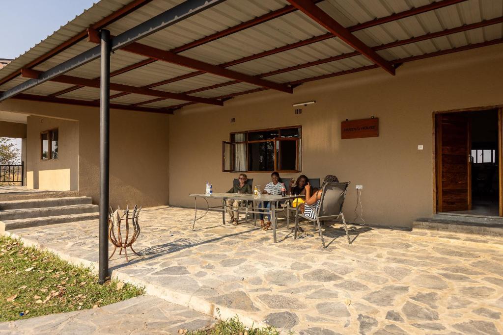 Patio nebo venkovní prostory v ubytování Rain Tree Camp