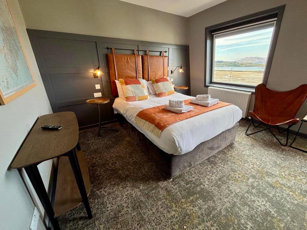Postel nebo postele na pokoji v ubytování The Hebridean - Rooms & Apartments