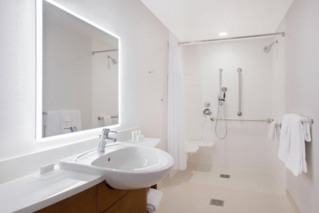 Koupelna v ubytování SpringHill Suites by Marriott Mount Laurel