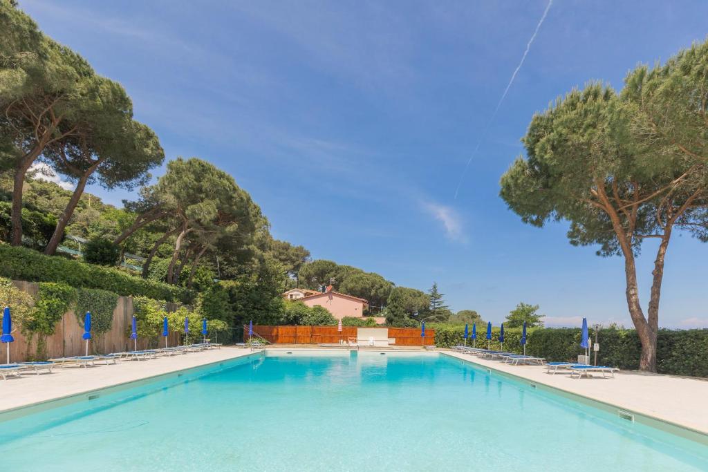 Bazén v ubytování Residence Napoleon - HelloElba nebo v jeho okolí