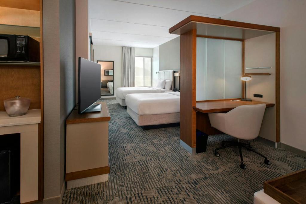 Postel nebo postele na pokoji v ubytování SpringHill Suites by Marriott Mount Laurel