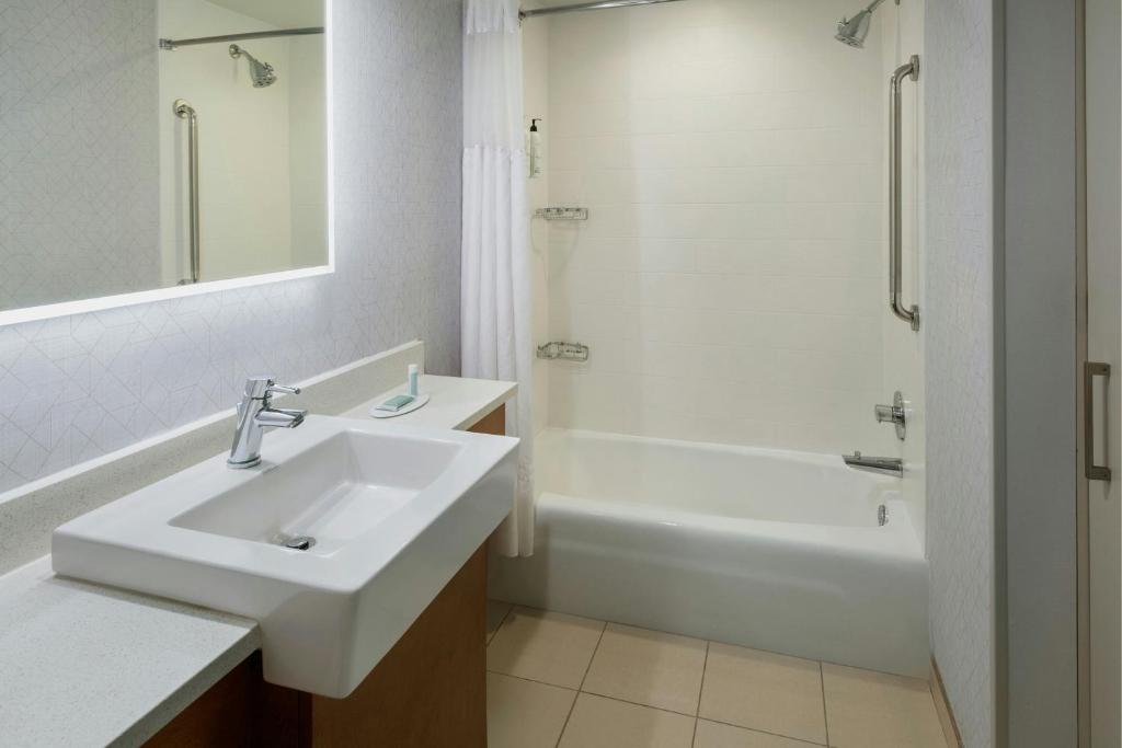 Koupelna v ubytování SpringHill Suites by Marriott Mount Laurel