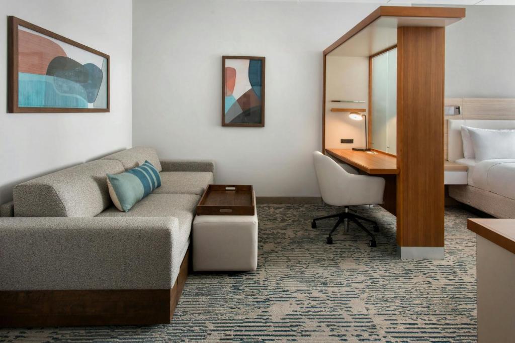 Postel nebo postele na pokoji v ubytování SpringHill Suites by Marriott Mount Laurel