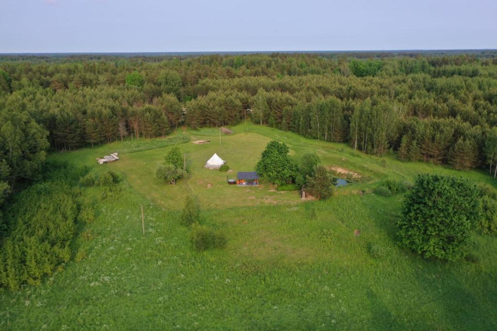 Příroda nedaleko luxury tent