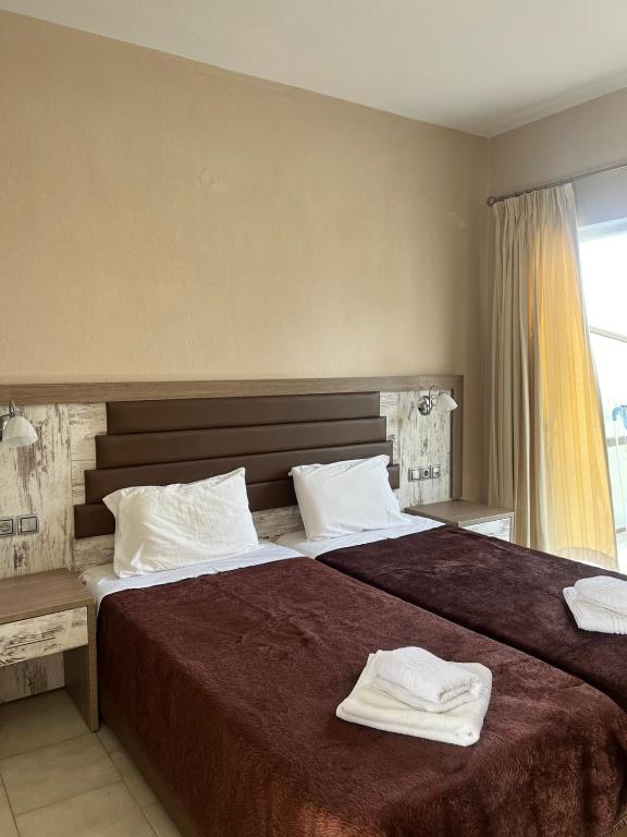 Postel nebo postele na pokoji v ubytování SUNSET HOTEL