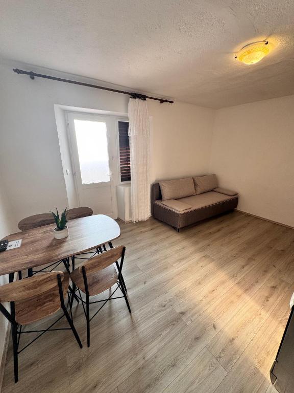 Część wypoczynkowa w obiekcie Apartment Metajna 6465a
