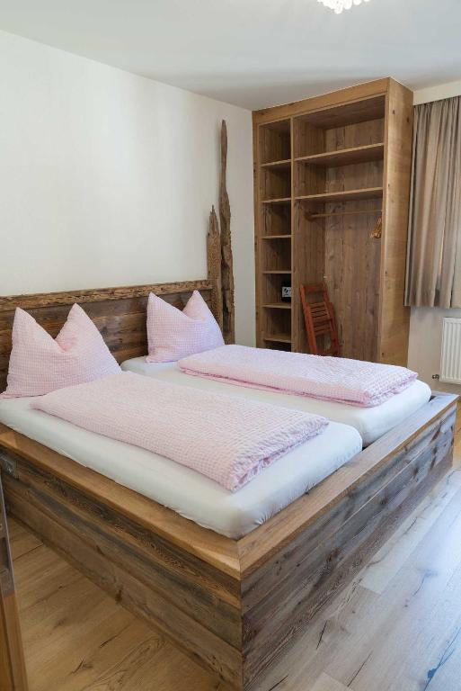 Postel nebo postele na pokoji v ubytování Atelier Garni Astei