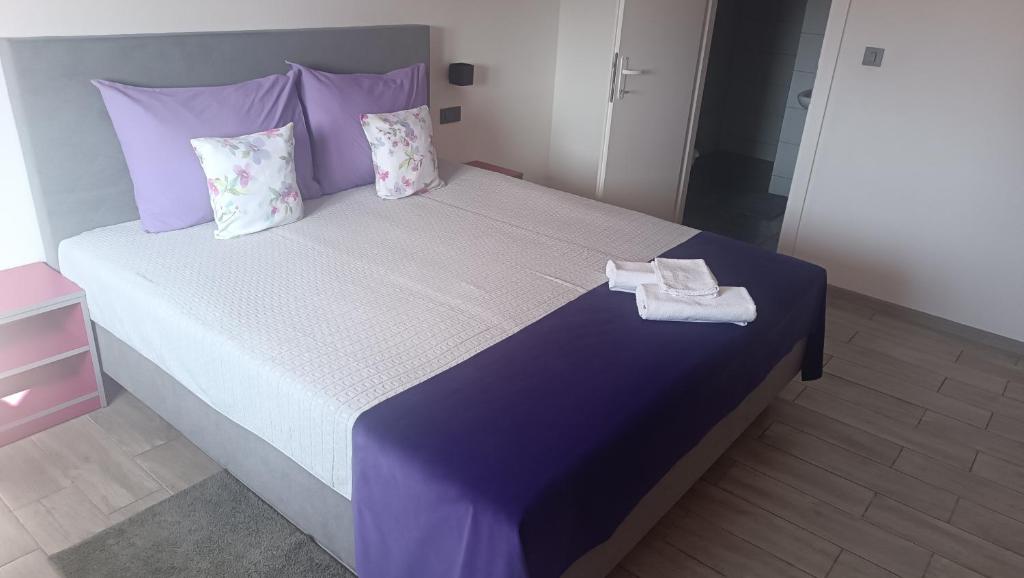 Posteľ alebo postele v izbe v ubytovaní Rooms Jelak