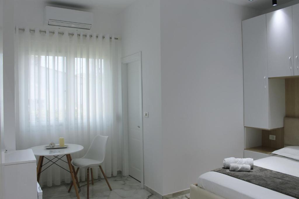 Katil atau katil-katil dalam bilik di Guest House Adi Hoxha