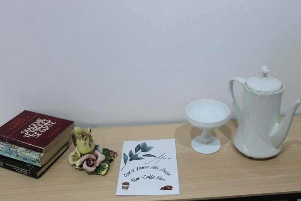 Kemudahan buat kopi dan teh di Guest House Adi Hoxha