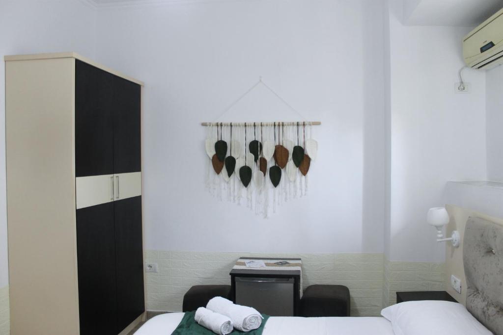 Katil atau katil-katil dalam bilik di Guest House Adi Hoxha