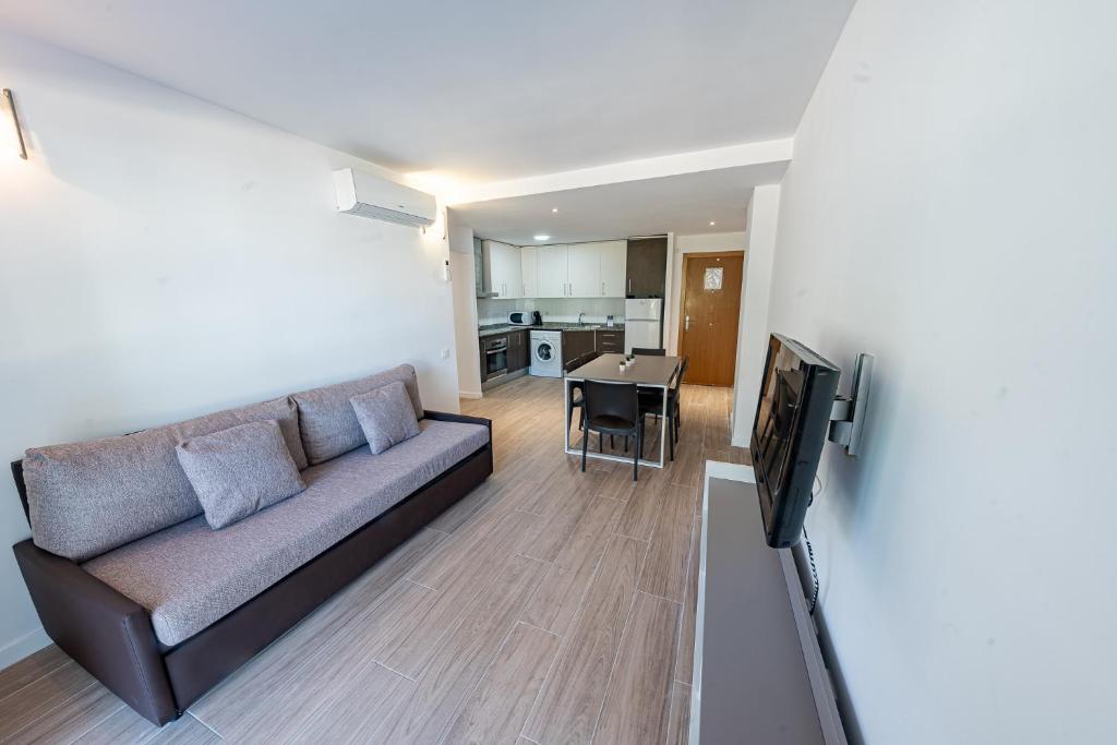 Televízia a/alebo spoločenská miestnosť v ubytovaní Park Suites Family Rentalmar