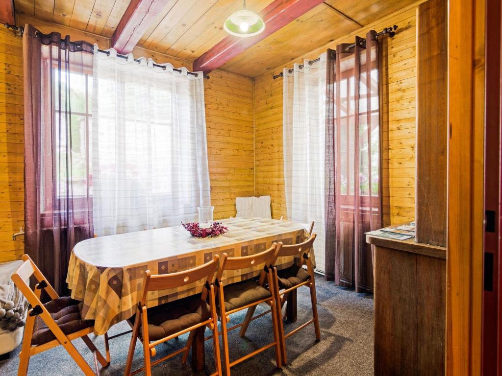 Modern Holiday Home in Cerný Dul with Private Garden - 四居室度假屋