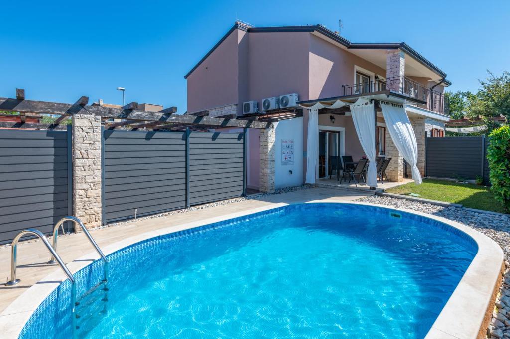 Apartment Ugrin, a cozy and relaxing retreat minutes from the Beach